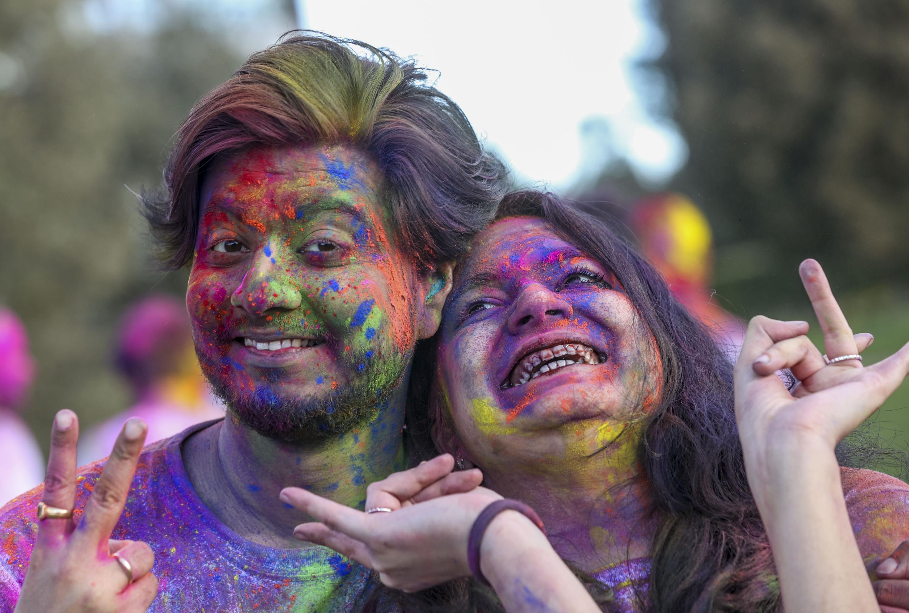 googlea staff holi celebrates