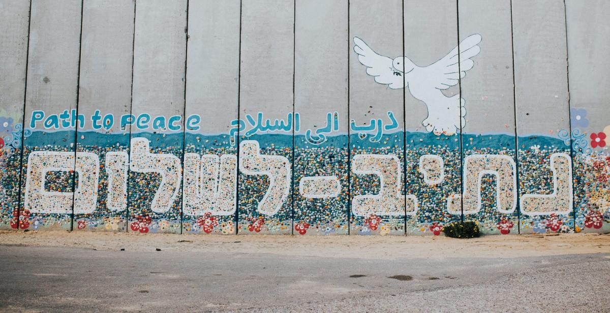 A wall at Netiv HaAsara facing the Gaza border reads the words “Path to Peace” in Hebrew, Arabic and English. Photo by Cole Keister on Unsplash